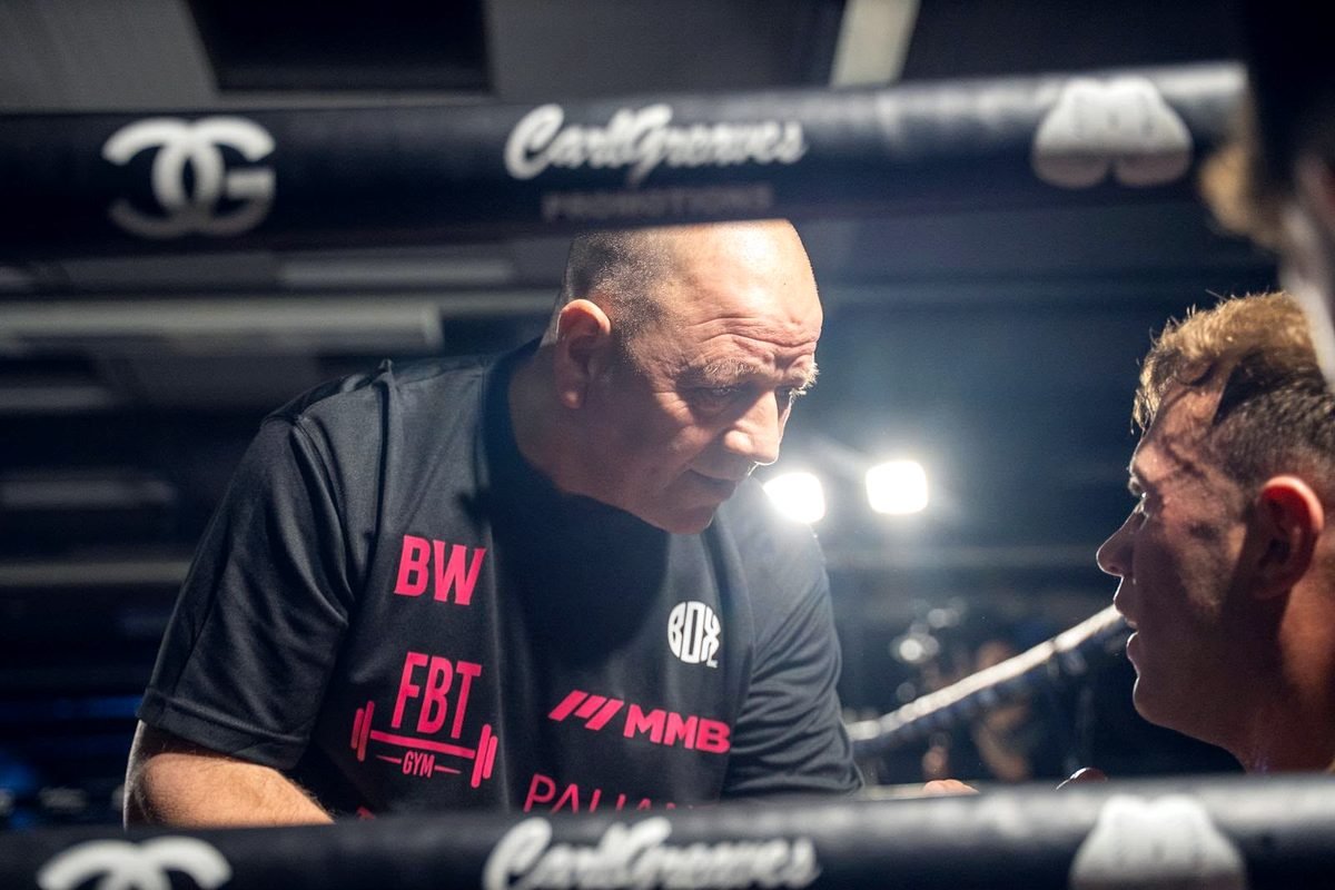Paddy Walsh receiving instructions from his coach in the corner between rounds